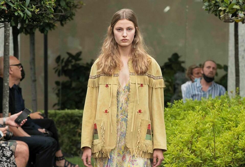 Etro y Dolce & Gabbana presentaron sus desfiles frente a un público en vivo durante la Semana de la Moda de Milán.