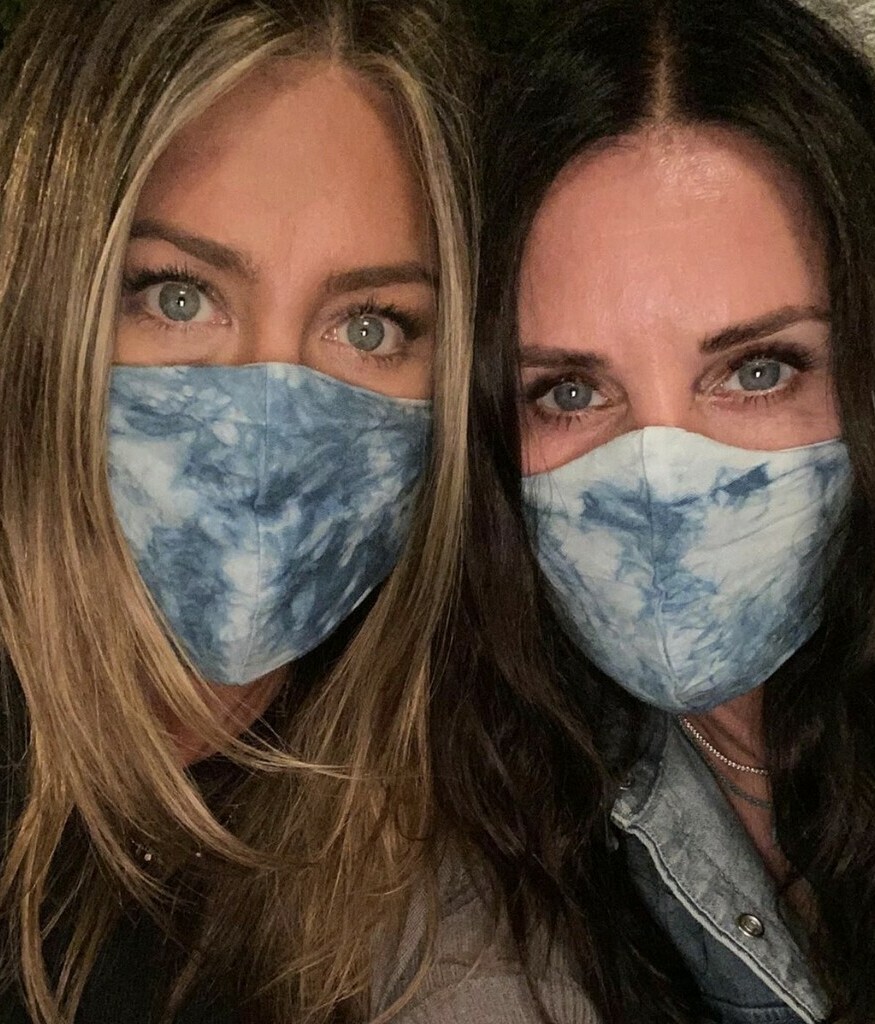 Jennifer Aniston y Courtney Cox han promovido el uso del cubrebocas entre sus seguidores (Foto: Instagram).