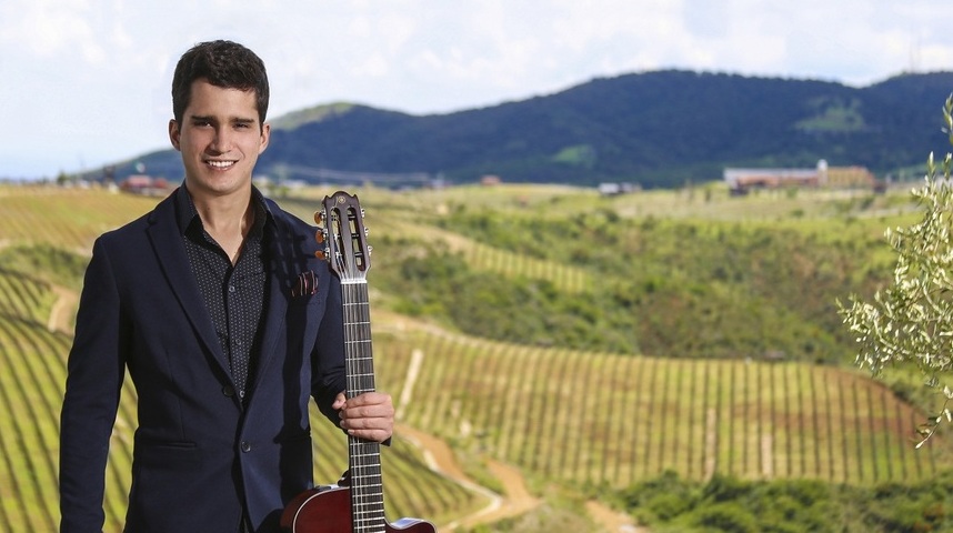 Andrés Obregón es un cantautor leonés que ha enamorado con sus temas. Foto: Aarón Solís