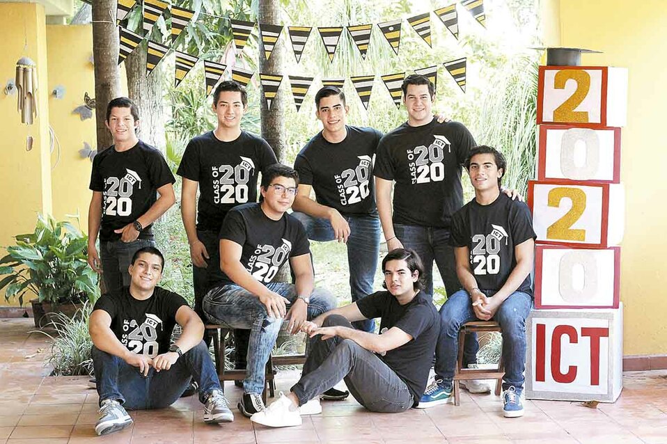Miguel Martínez, Edgardo Posadas,  Javier Olivares, Alejandro Plaza, Enrique Cruz, Mauricio Contreras, Julio Quintanilla y Santiago Jiménez / Foto: Jó
