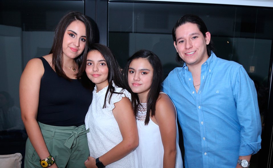 Nora, Ximena, Ofelia y Memo
