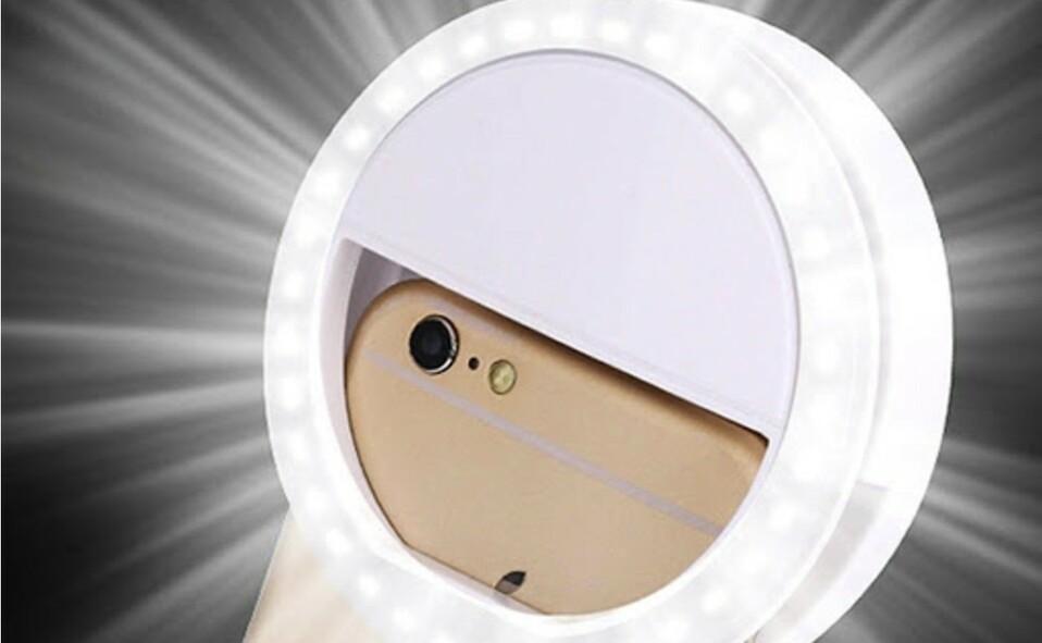 Puedes optar por un aro portátil para tu celular.