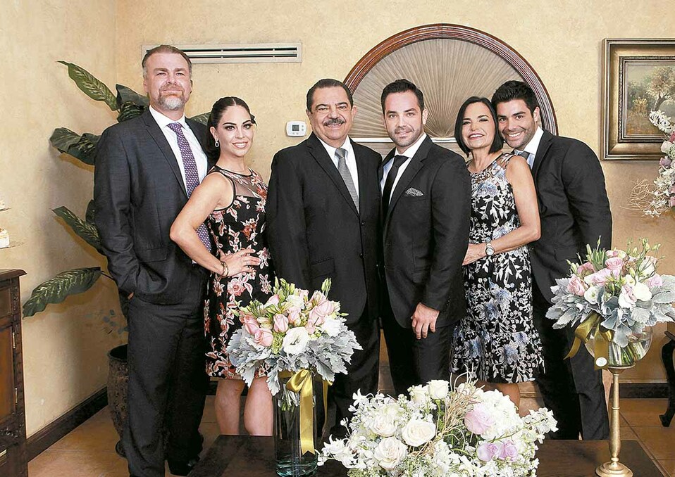 EDGAR DE LA PEÑA, ALEJANDRA GONZÁLEZ  ARMANDO GONZÁLEZ, ARMANDO GONZÁLEZ. SOFÍA MORALES Y ALBERtO GONZÁLEZ / José Chang