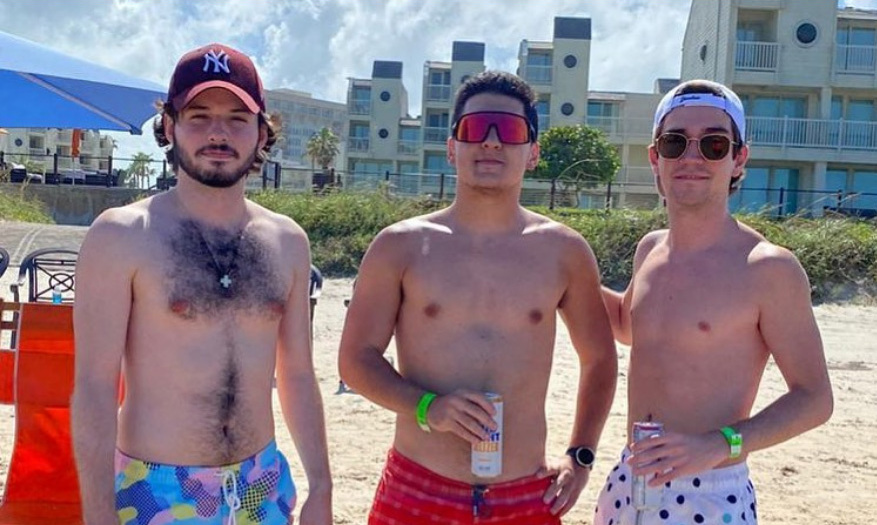 Gastón Belden, Diego Romero Y Alejandro Gil disfrutando de un rato entre amigos.