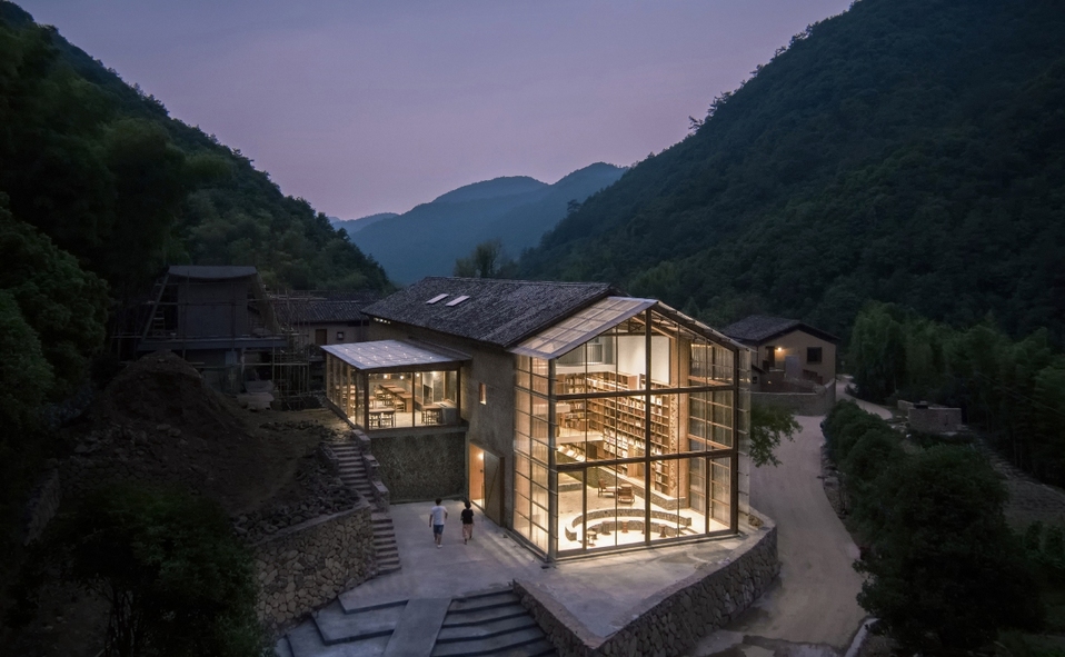 Hotel cápsula en una biblioteca rural de Zhejiang, China