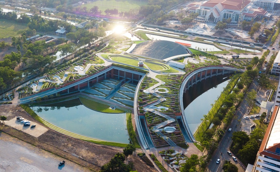 Granja urbana en la azotea de la Universidad de Thammasat