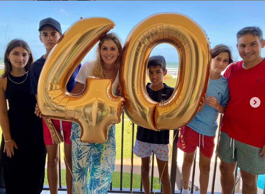 Melissa Villarreal de Kalifa y Pedro Kalifa disfrutaron de una tarde de celebración inolvidable junto a sus cuatro hijos.