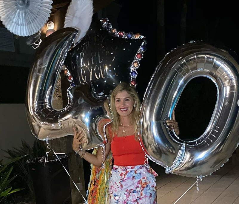 Por la noche, Melissa Villarreal de Kalifa continuó su celebración con una cena familiar.