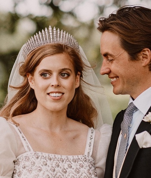Princesa Beatriz recicló un vestido de la Reina Isabel para su boda (Foto: Reuters)