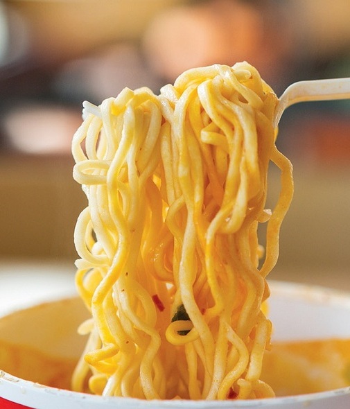 Lo que pasa en tu cuerpo después de comer una sopa instantánea (Foto: Instagram)