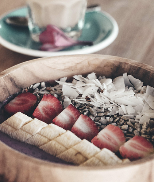 Los smoothie bowls son una excelente alternativa para deliciosos desayunos o snacks saludables. Fotografía: Content Pixie / Unsplash