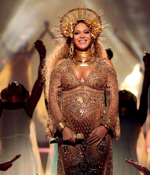 La cantante Beyoncé ha mostrado su embarazo en presentaciones, alfombras rojas y en redes sociales. Foto: Archivo