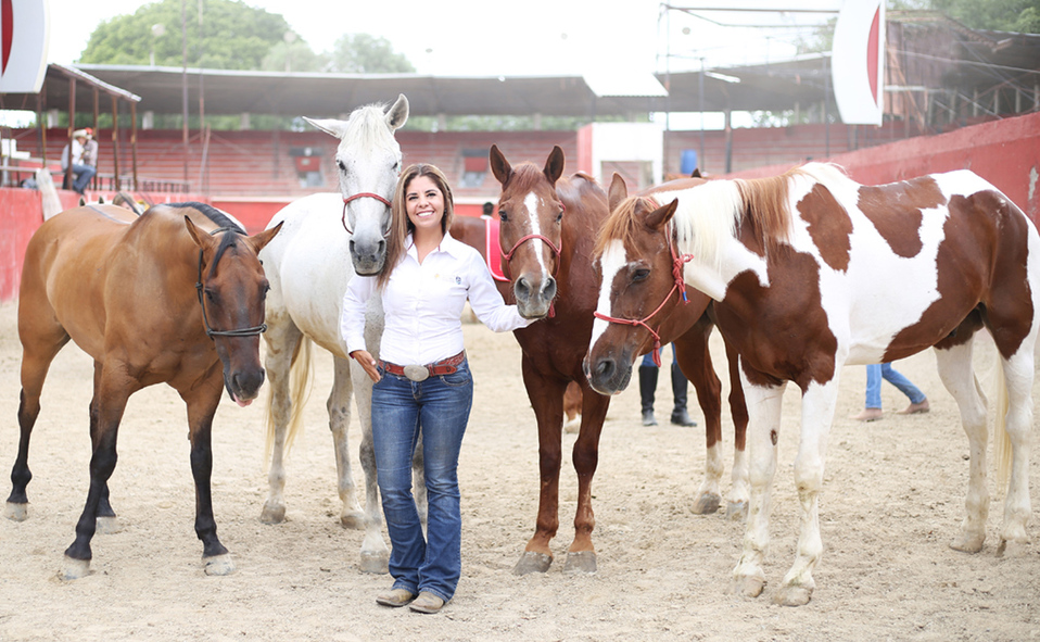 Karime Saldaña Portillo instauró una fundación para ayudar a niños y adolescentes que sufren alguna discapacidad. Foto: Aarón Solís