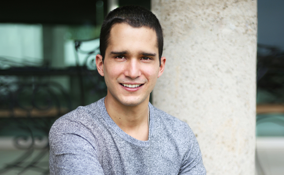 El cantautor Andrés Obregón estará exponiendo sus diferentes facetas en su nuevo material musical. Foto: Aarón Solís