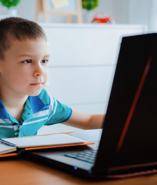 Consejos para evitar la vista cansada en este regreso a clases (Foto: Cortesía)