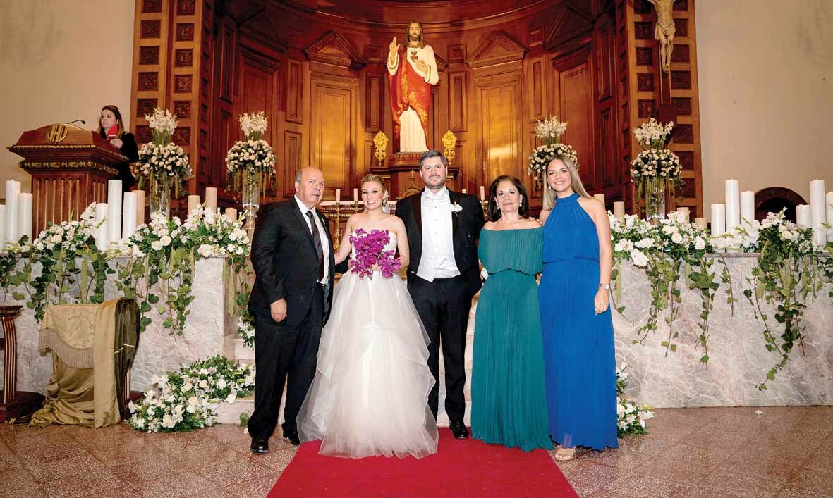 Carlos Bolado, Andrea Loperena Báez, Mauricio García Gómez, Brígida García de Bolado y Alejandra Bolado / Foto: Monlee Photo & Film