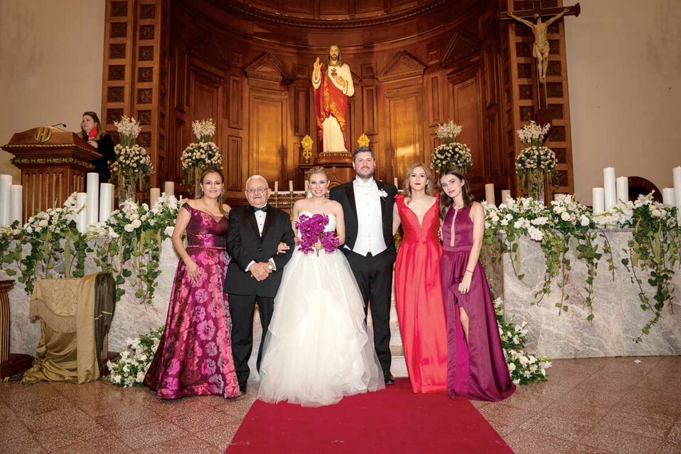 Adriana Báez de Núñez, Servando Báez, Andrea Loperena Báez,  Mauricio García Gómez, Mariana Núñez y María Manautou / Foto: Monlee Photo & Film