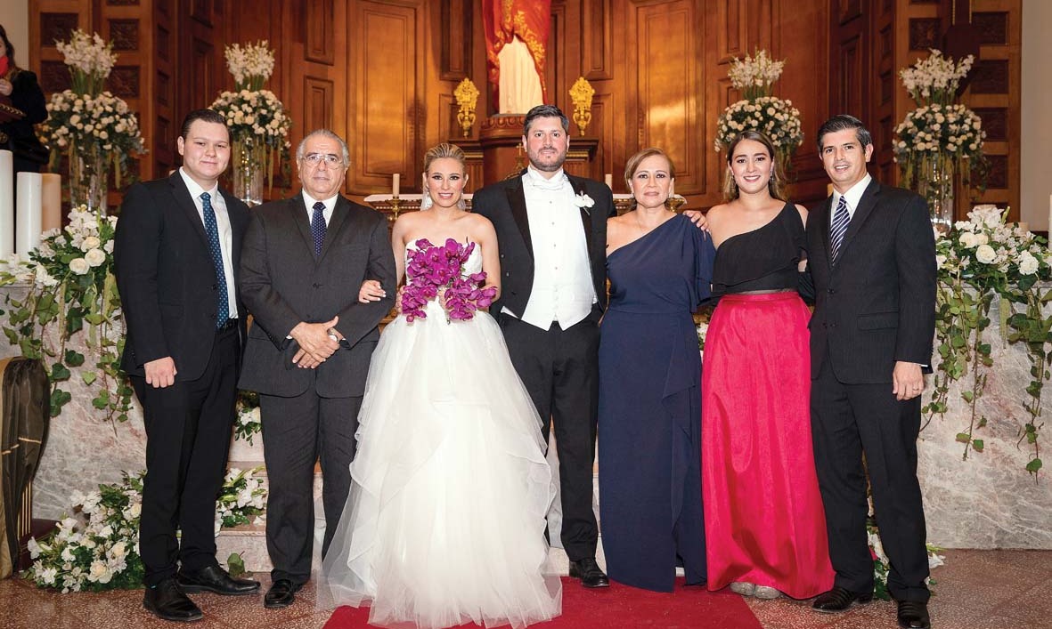 Francisco Duarte,  Gustavo Calanda, Andrea Loperena Báez, Mauricio García Gómez, Marisa Báez, Daniela Duarte y Pedro Calanda / Foto: Monlee Photo & Fi
