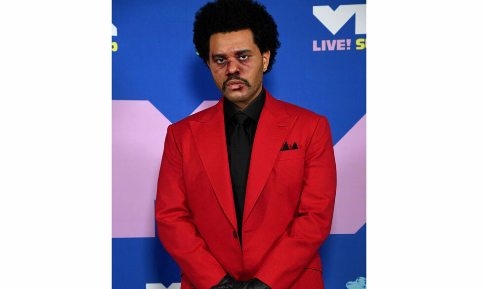 The Weeknd llevó este maquillaje a manera de protesta por los asesinatos de afroamericanos en Estados Unidos.