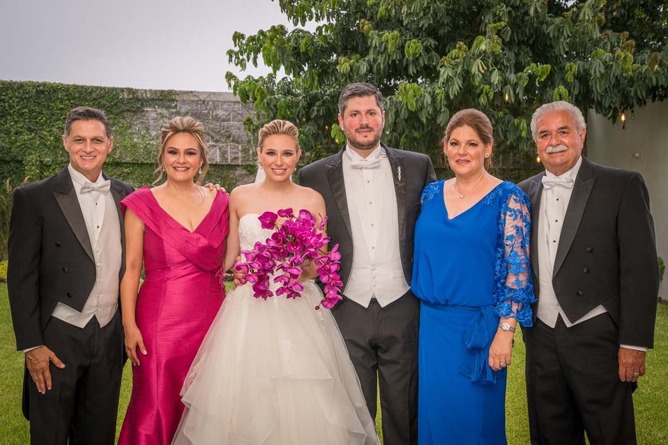José Hugo Loperena, Lorena Baez de Loperena, Andrea Loperena Báez, Mauricio García Gómez, Hazel Gómez de García y Roberto García / Foto: Monlee Photo