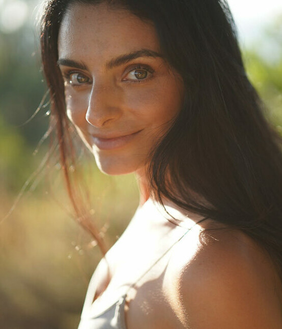 Aislinn Derbez  nos revela que está impresionada con la fuerza y capacidad que ha sacado para salir adelante este año (Fotos: Jesh de Rox).