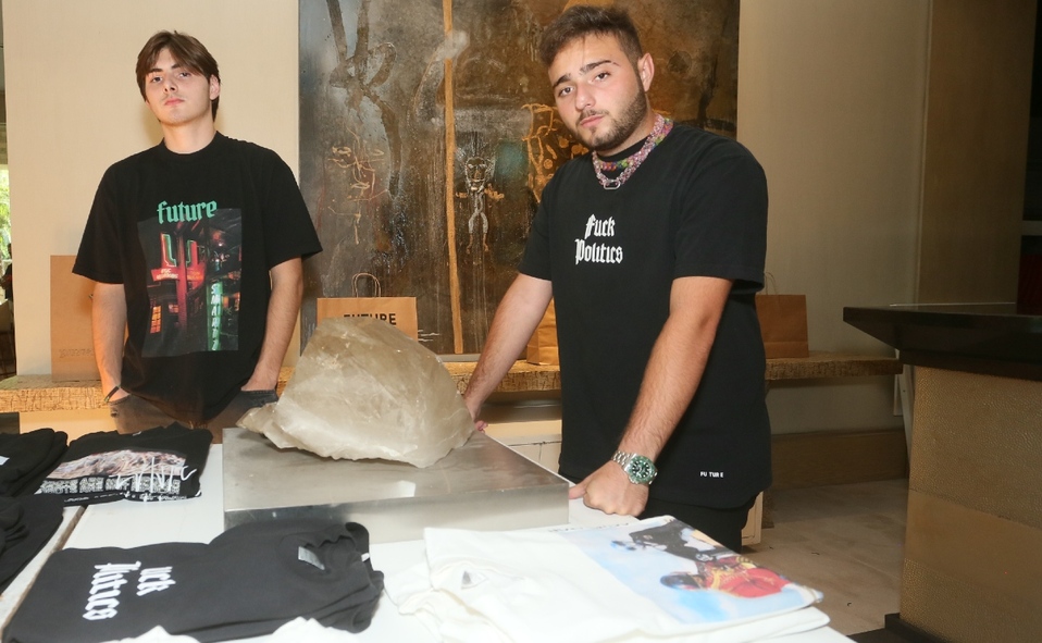 Pato Gracia y Nacho Muñoz montaron una pop up store de su marca Future Zero Point. FOTO: OMAR VALDEZ