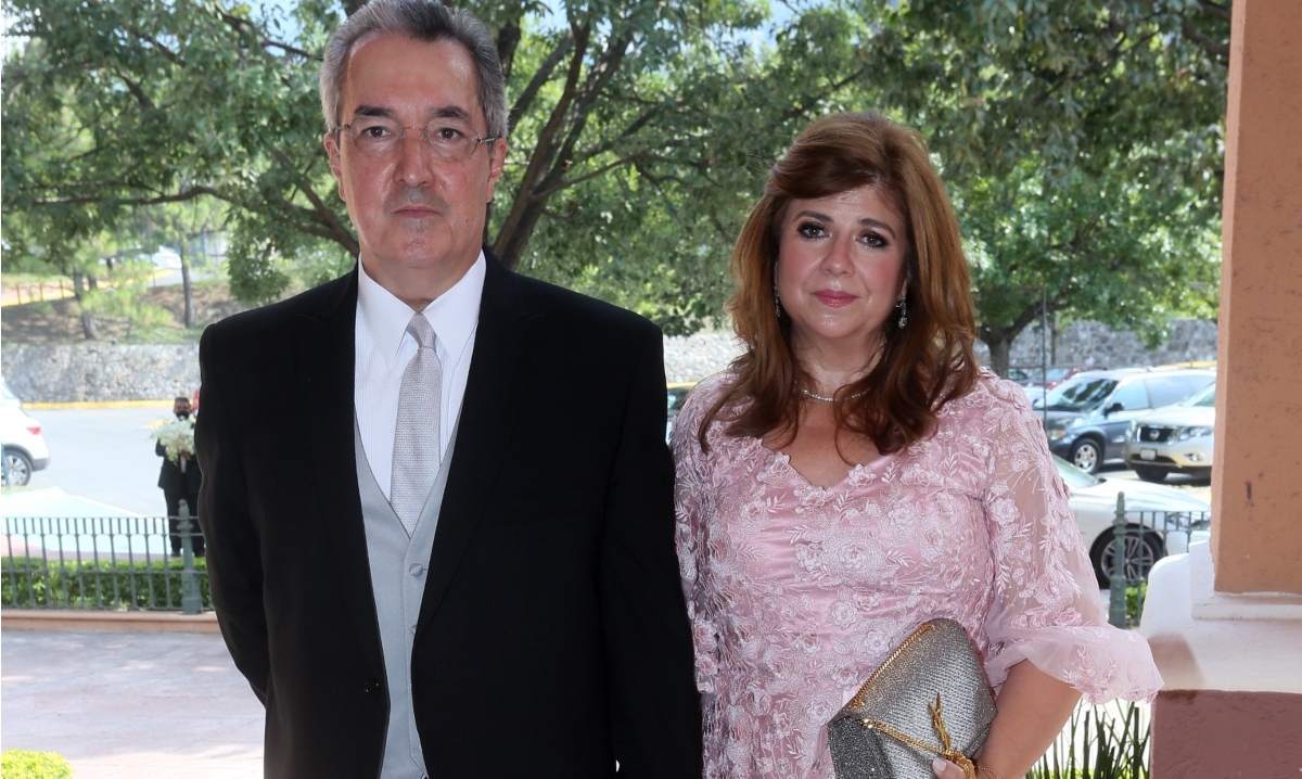 Rafael Fernández y Bully Zubieta y Landa de Fernández, papás del novio / Foto: Omar Valdez