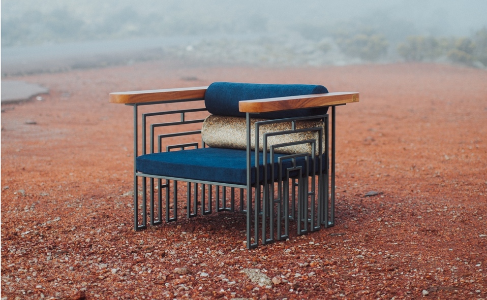La serie está integrada por un sofá, una consola, un taburete y una mesa baja.