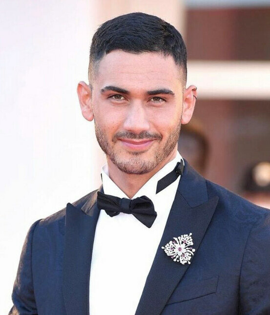 Alex Speitzer ha deslumbrado con sus looks en el festival de cine de Venecia.