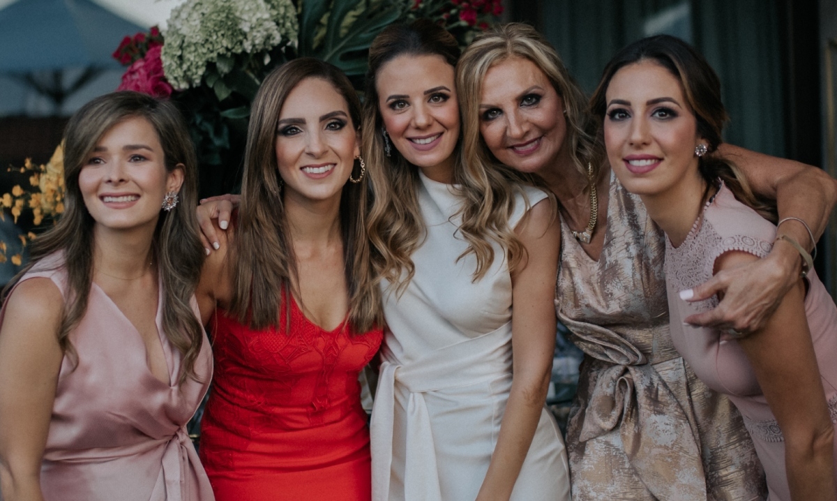 Cristy Charur de Marcos, Arianne Charur de Marcos, Stephanie Marcos, Adriana Marcos de Marcos y Dany Marcos / Foto: Ale Castellanos para Efege