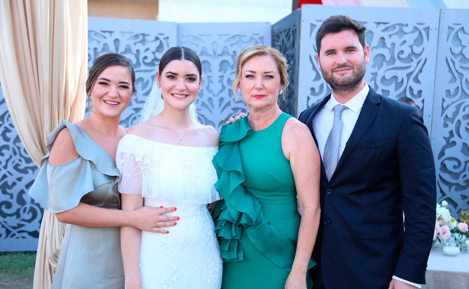 Familia de la novia. Verónica, Isabel, Verónica y David