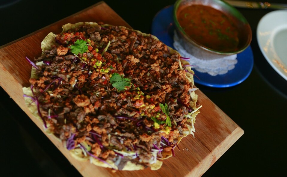 Tlayuda Oaxaqueña de La Cantina No. 20 / Daniel Saldívar