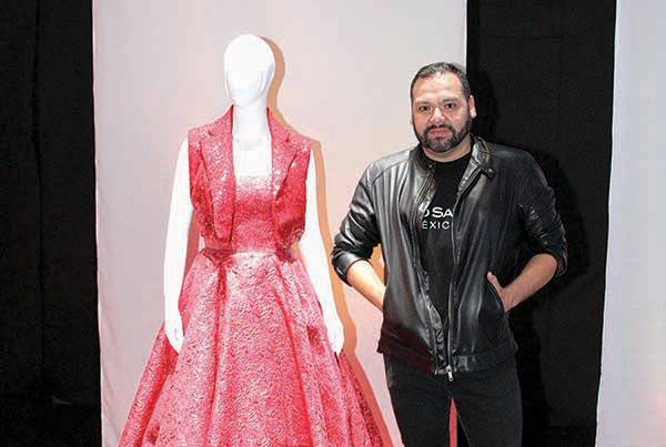 Benito Santo exhibió su colección rindiendo tributo a la amistad.