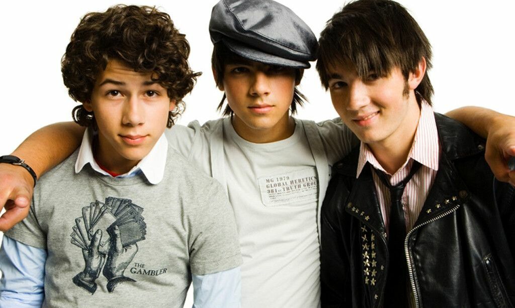 A principios de 2007, los Jonas Brothers firmaron con Disney's Hollywood Records