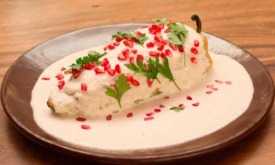 Chile en Nogada por el chef Ángel Vázquez