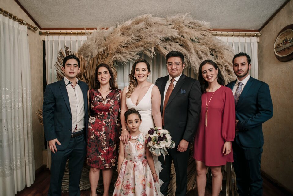 Antonio Butrón, Érika Baca, Zuleth Butrón, Isabella Butrón, José María Carrazco, Érika Butrón y Héctor Butrón. Foto:@espinozaphotography
