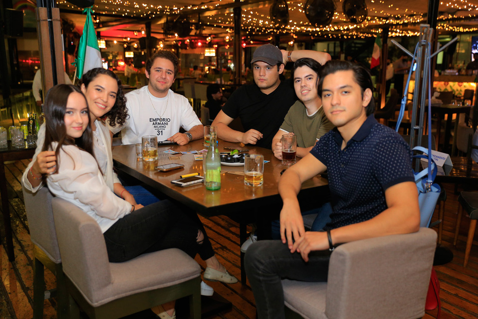 Ana Elisa Riojas, Paulina Borda, Ramiro Treviño, Patricio Villarreal, Mauricio Balboa y Hernán Ramírez