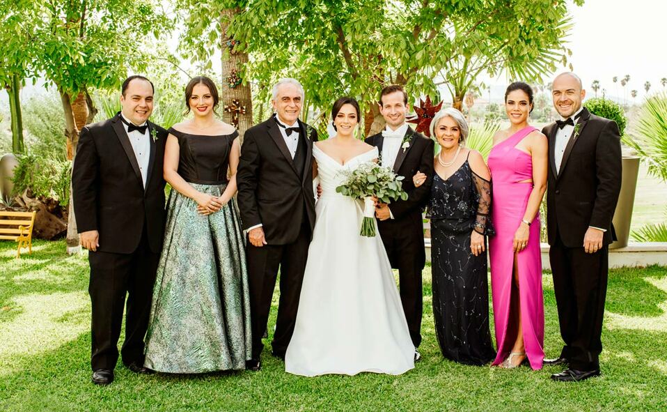 Familia de la novia. Adrián, Fabiola, Víctor, Magda, Juan Carlos, Magda, Marcela y Víctor Daniel