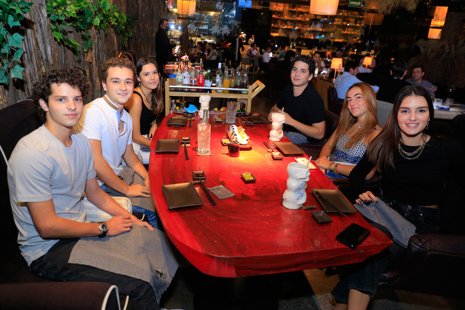 Gabriel Doddoli, Esteban González, Daniela Lozano, Federico Elizondo, Valeria Tafich e Isabella Curiel