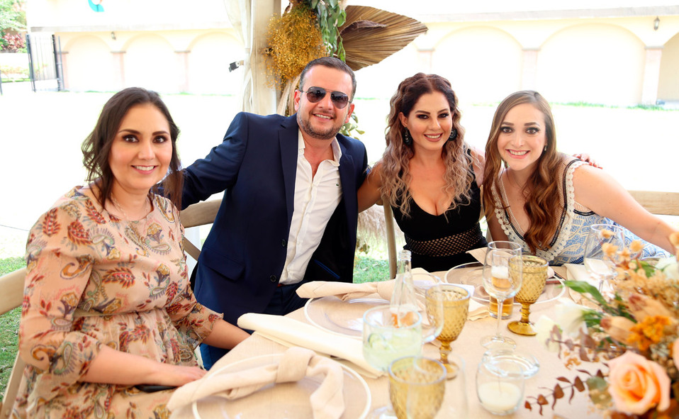 Sara, Gerardo, Fernanda y Fabiola