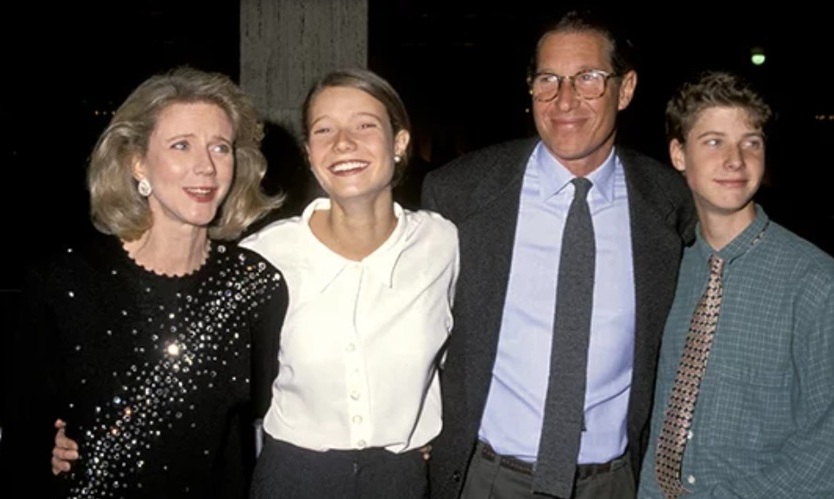 Es hija de la actriz ganadora de un Tony, Blythe Danner y el productor de televisión, Bruce Paltrow