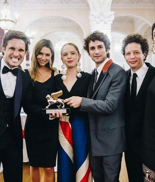 Michel Franco junto al elenco de la película en Venencia (Foto: Instagram).