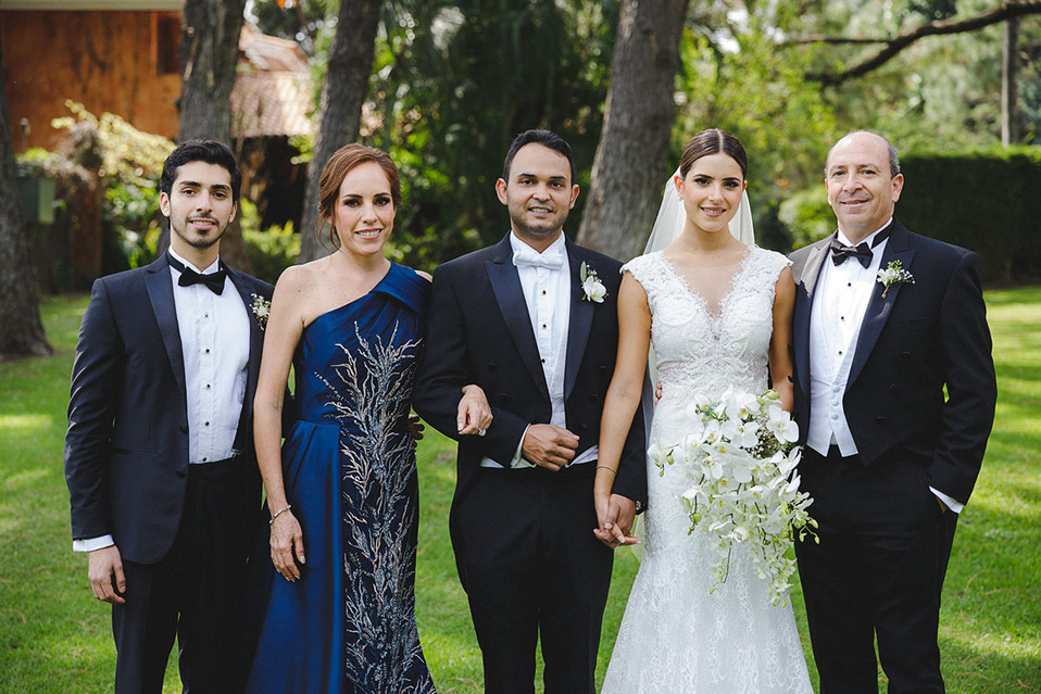 Ricardo Dueñas, Érika Cid, Alberto Plasencia, Paola Dueñas y Ricardo Dueñas