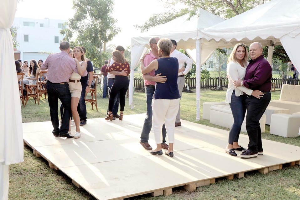 Amigos y familiares acompañaron a Lety en su cumpleaños   / Dennis Hernández