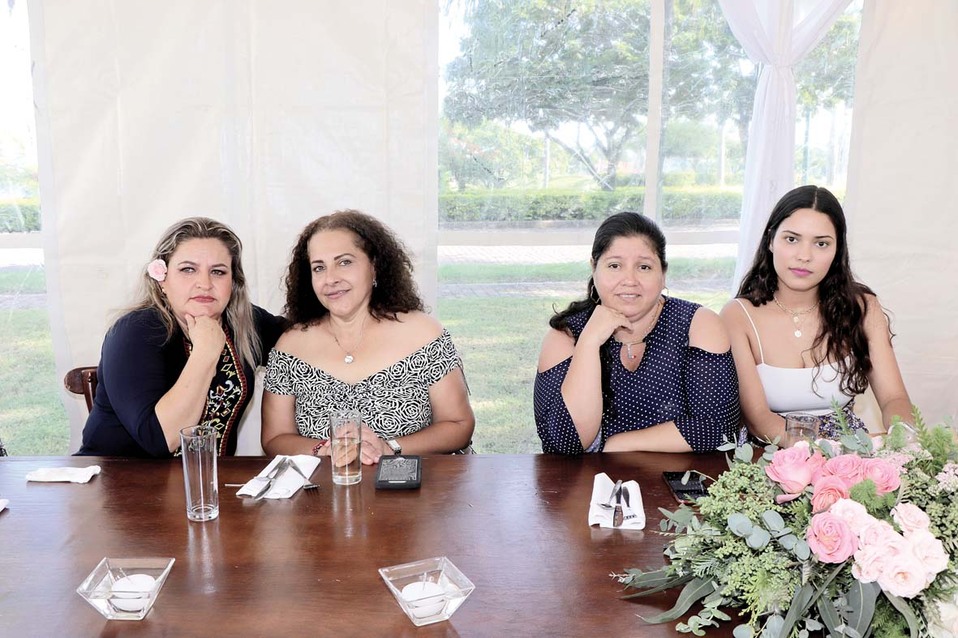Flor Argüelles, Lupita Sánchez, Luz Mireles y Lupita Ramírez  / Dennis Hernández