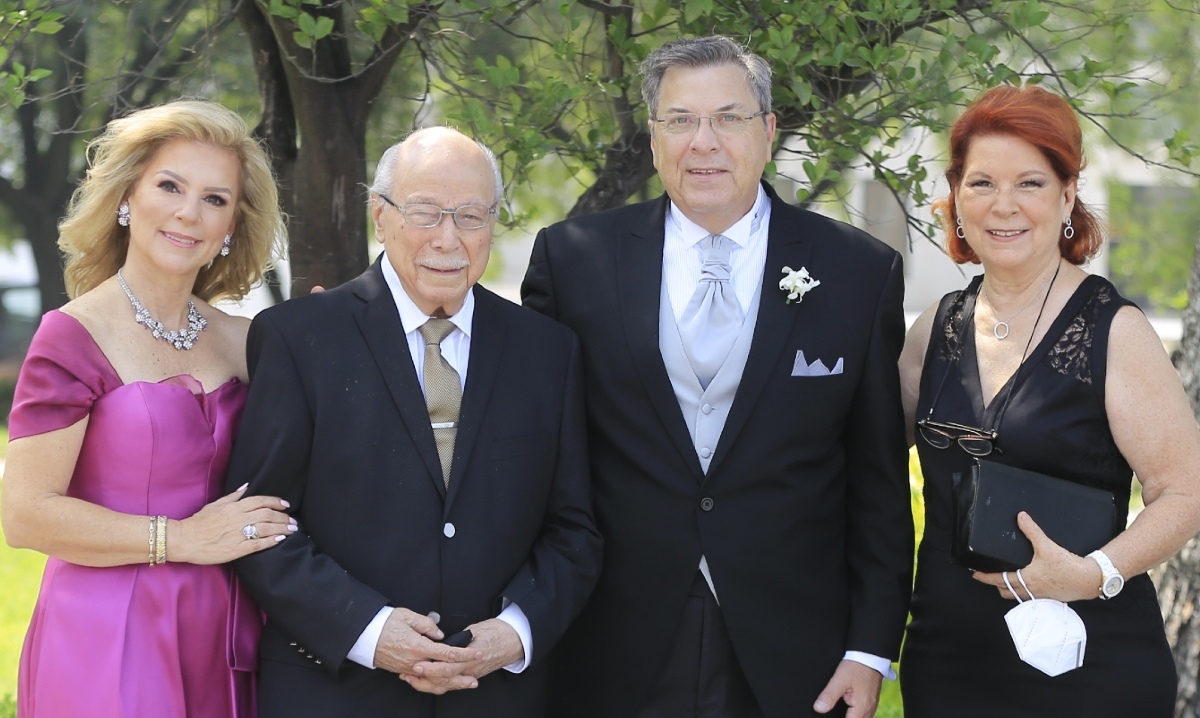 Papás y abuelos del novio, Ana Félix de Cantú, Benjamín Félix, Homero Cantú y María Elena Félix / Foto: Daniel Saldívar