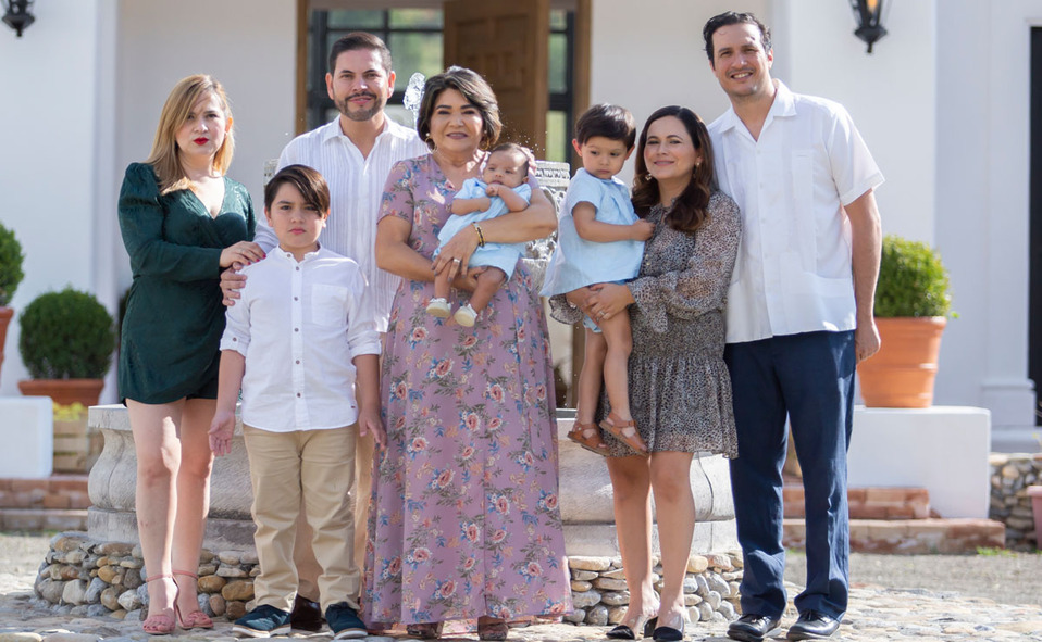 Myrna González, Elías González, Elías González, Mirna García de González, Marcelo Galdeano, César Galdeano, Jaramy González de Galdeano y César Galdea