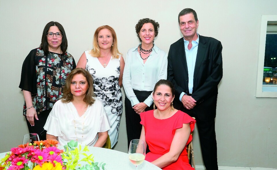 Nena Santos, Muñe Zambrano de Gutiérrez, Olivia Hernández, Mauricio Marcos, Luz Lobatón, Betty Julián