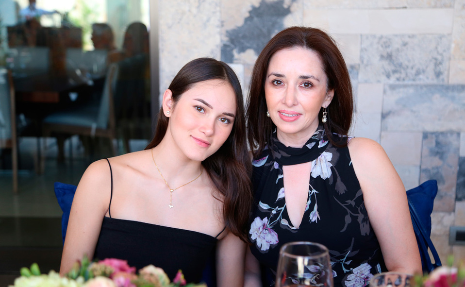 Regina y María