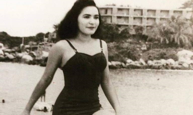 Estudió en la Universidad de las Américas y en el Instituto de Bellas Artes y Literatura